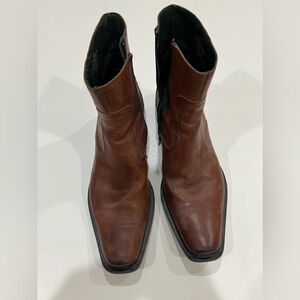 KENNETH COLE NEW YORK BOOTS:  Halff Boot, Zip-Up, Brown, Size 10